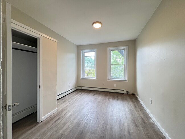 89 Mt Prospect 2C - 87 Mount Prospect Ave