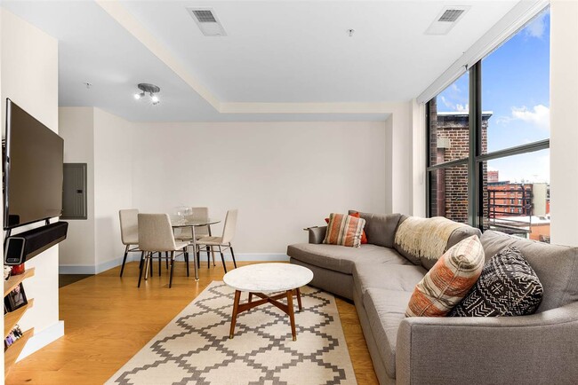 Foto del edificio - 222 Montgomery St