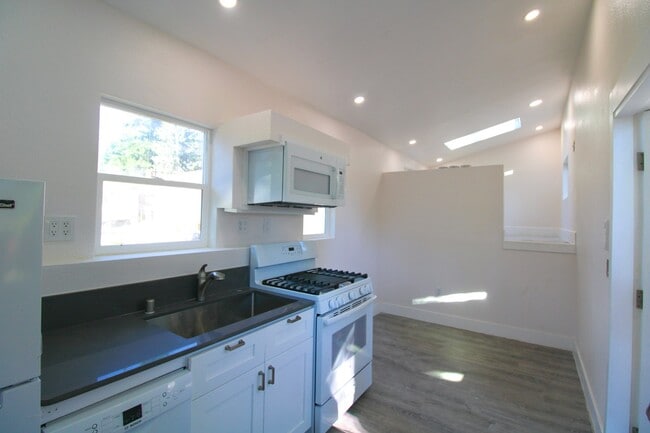 Building Photo - 21107 Damson Rd