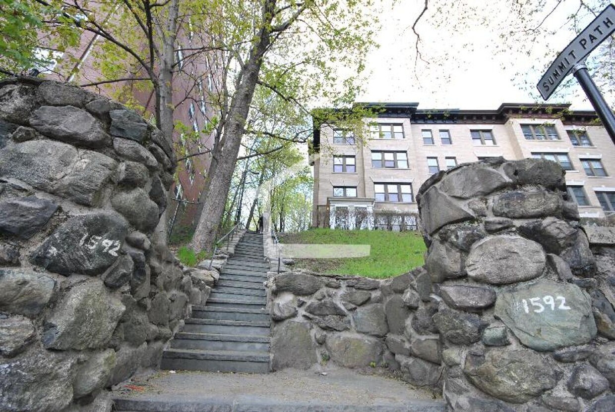 HUge 4 bed in Brookline - HUge 4 bed in Brookline