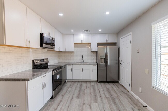 Foto del edificio - 4644 E Caballero St