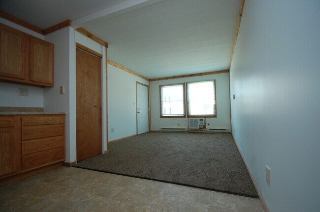 Building Photo - 523-2 E Douglas