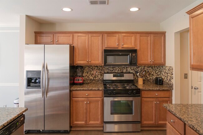 Building Photo - 155 Blue Heron Dr