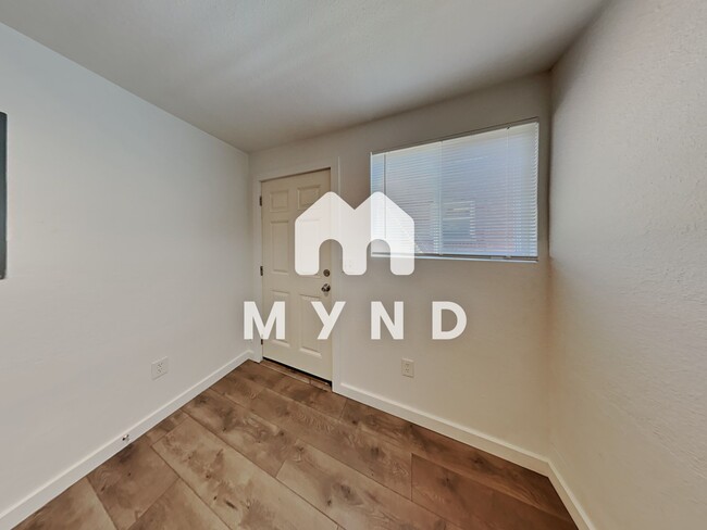 Building Photo - 1212 S 11th St Unit 30