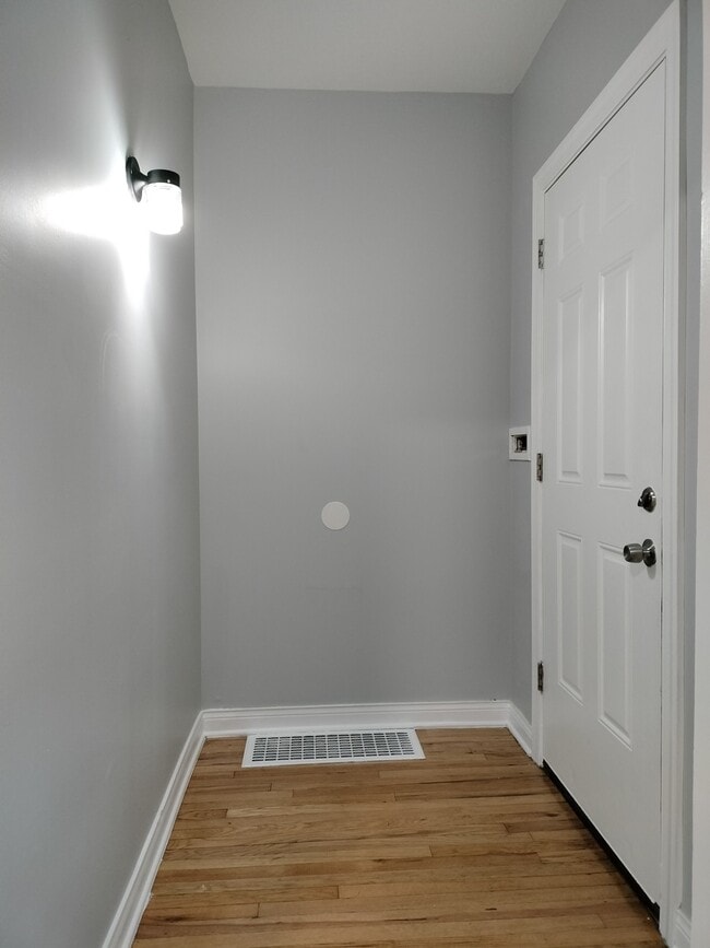 Building Photo - 1344 W 98th Pl