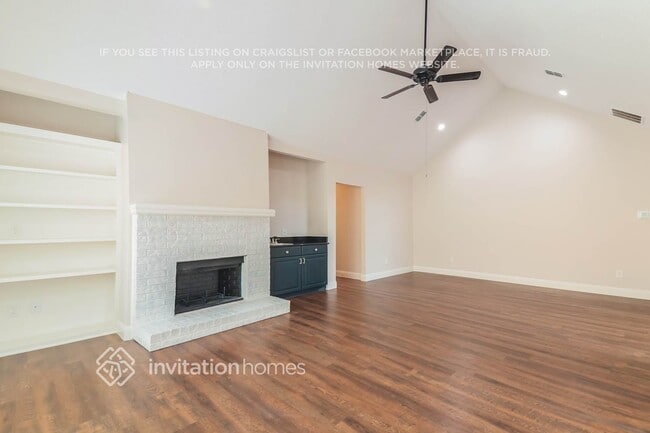 Foto del edificio - 2710 Honeysuckle Dr