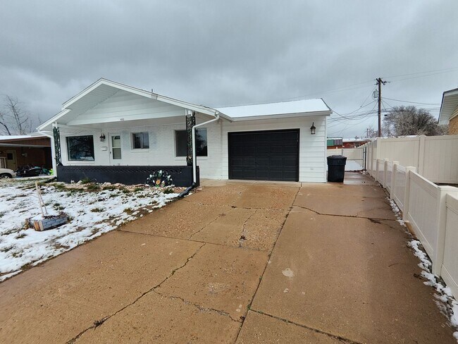 Foto del edificio - Charming 4 Bed/1.5 Bath Home!