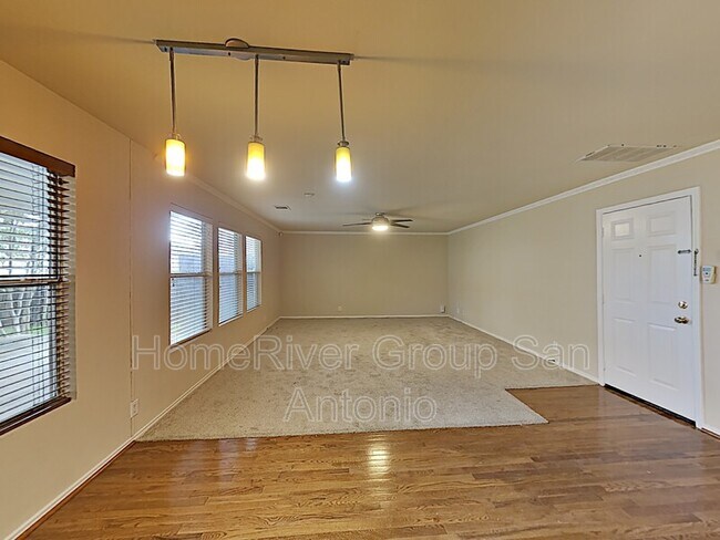 Foto del edificio - 135 Blue Juniper