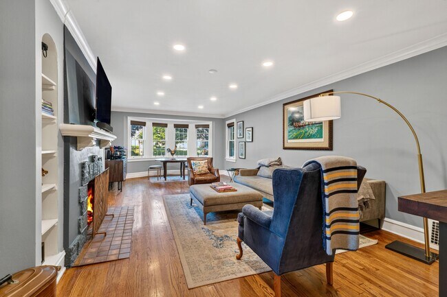 Foto del edificio - 4112 N Downer Ave