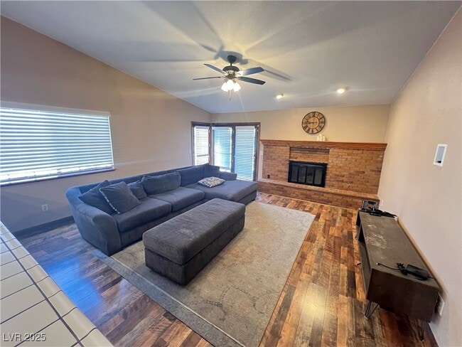 Building Photo - 5242 Dickens Dr