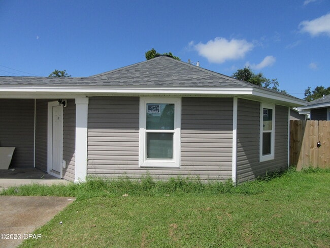 Building Photo - 1300 Grace Ave