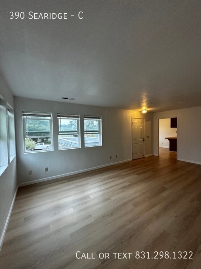 Building Photo - 390 Searidge-C