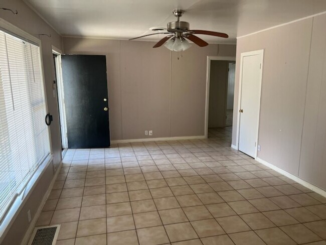 Building Photo - 315 N 9th St