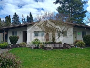 Building Photo - 693 Pearl Pl
