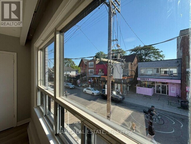 Photo du bâtiment - 265 Augusta Ave