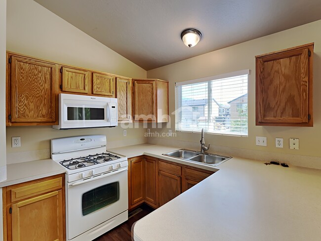 Building Photo - 543 Canyon View Drive