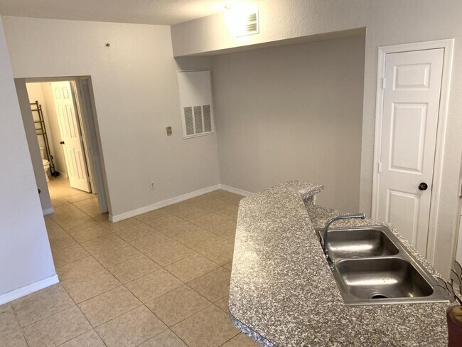 Foto del edificio - 6336 Raleigh Street # 1201