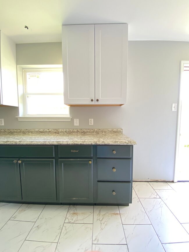 Building Photo - 126 Oak Hill Dr