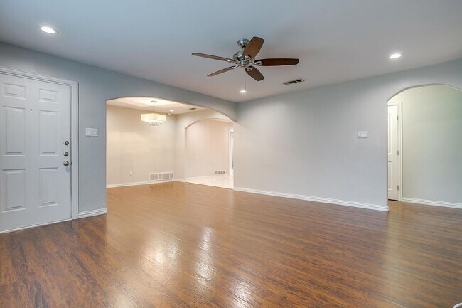 Foto del edificio - Darling 2 bedroom 1.5 bath located in Rive...