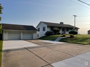 Building Photo - 2320 Rinderle Dr