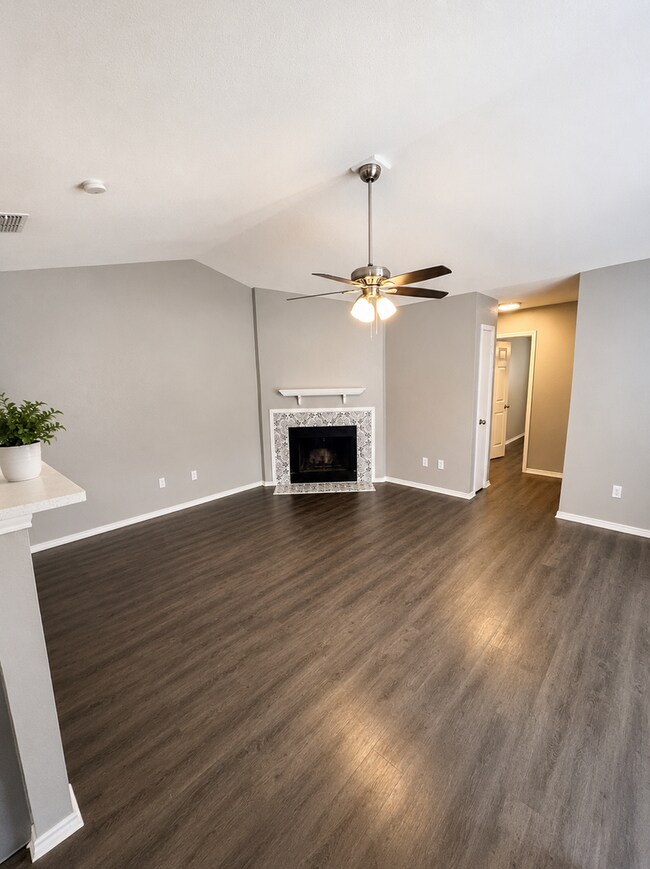 Building Photo - 3/2 Duplex in Woodston