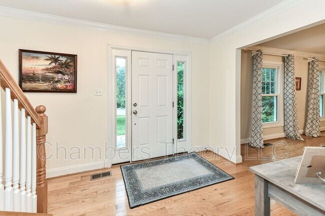 Foto del edificio - 12023 Lake Newport Rd