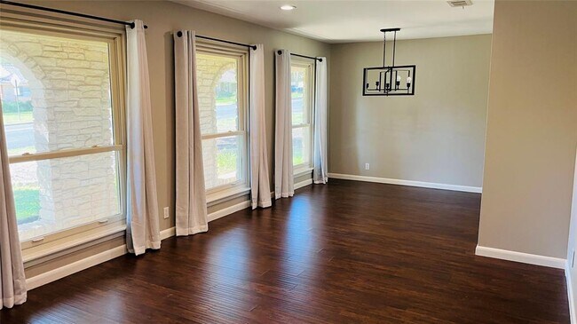 Building Photo - 6920 Scenic Brook Dr