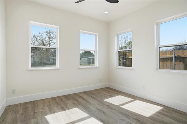 Foto del edificio - 125 Palm Ln