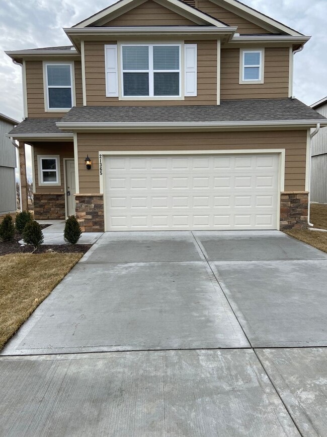 Building Photo - *Pre-leasing* | Three Bedroom | Two Bath H...