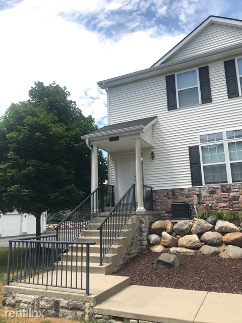 Building Photo - 930 Creekwood Ln