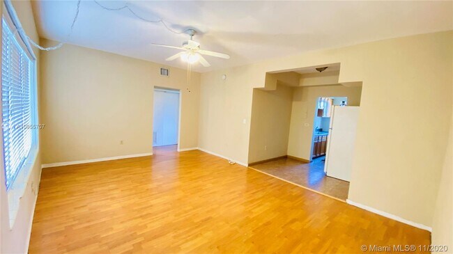 Building Photo - 8630 Byron Ave