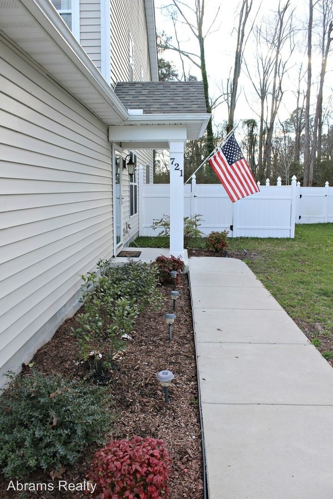 Building Photo - 3 br, 2.5 bath House - 721 Albertine Court