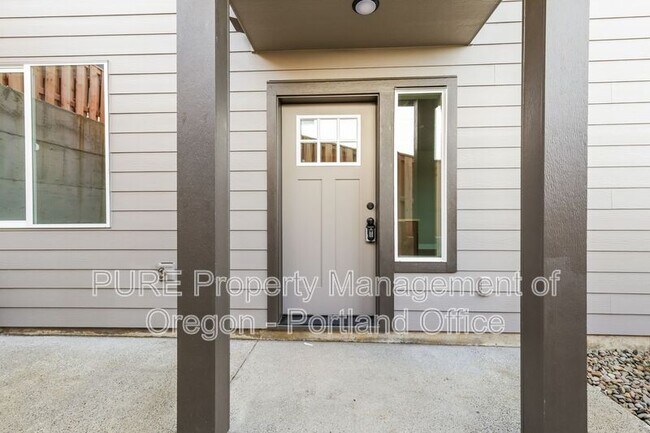 Foto del edificio - 2659 NE Justus Ave