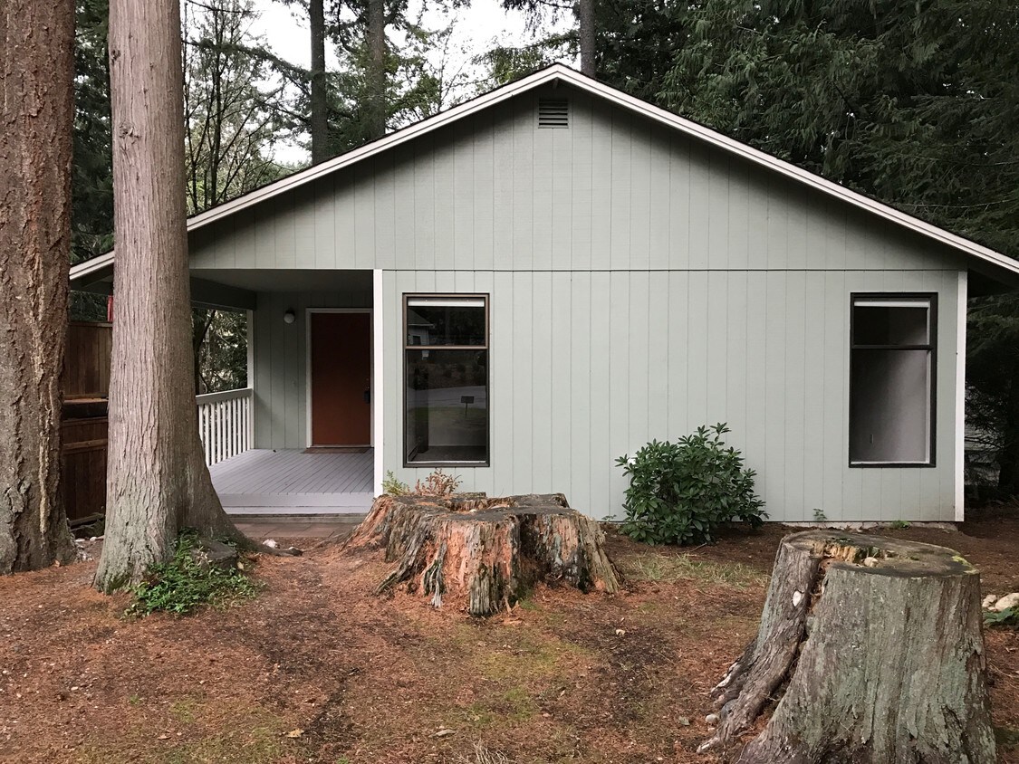 Primary Photo - 90 Windward Dr