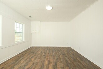 Building Photo - 448 W Main St