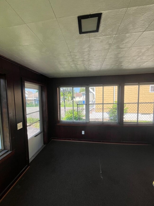 Building Photo - 3 Bed Single Family Home Available - Close to Rochester General