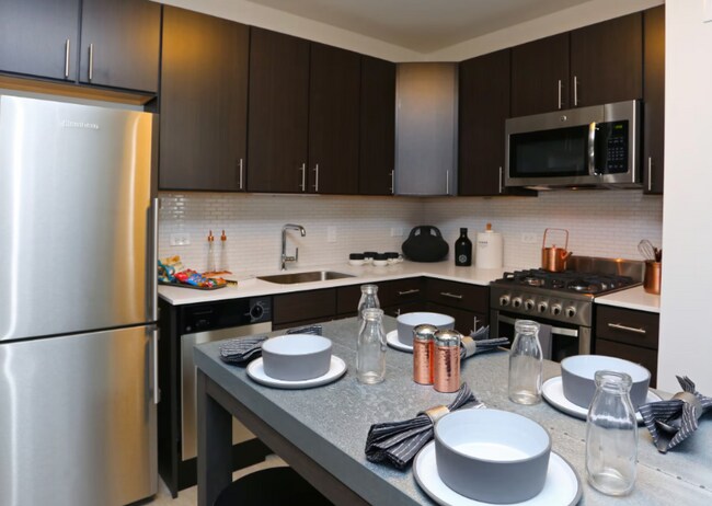 Photo - 160 W Superior St Apartment