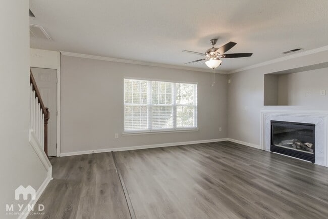 Foto del edificio - 7002 Murray Grey Ln