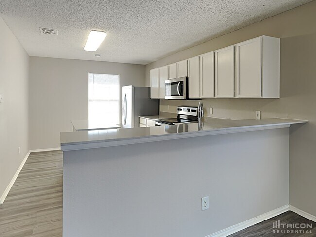 Building Photo - 2459 Marimont Ln
