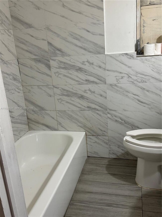 Foto del edificio - 1240 NW 86th St