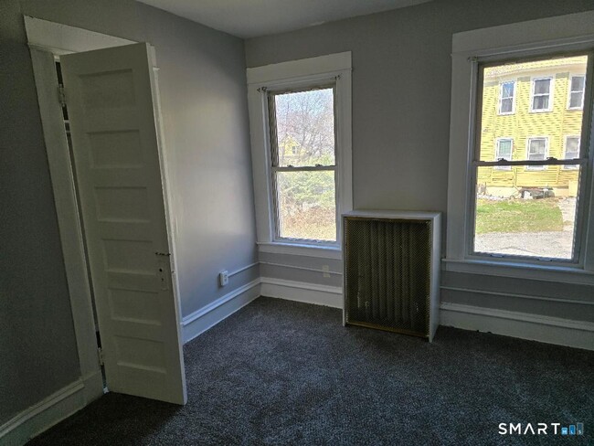 Building Photo - 154 Plaza Ave