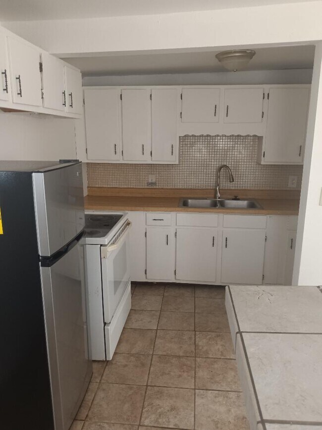 Kitchen - 11308 E Aaron Ln