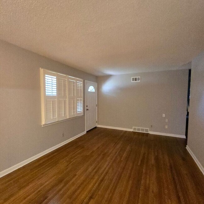 Foto del edificio - 3215 Clearbrook St