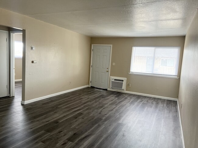 Building Photo - 516 W Tregallas Rd