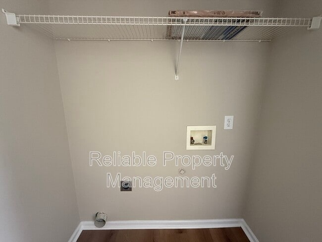 Building Photo - 420 E Rose St