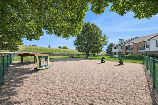 Building Photo - Country Club West