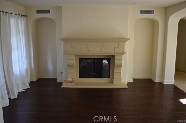 Building Photo - 2 Canyon Peak