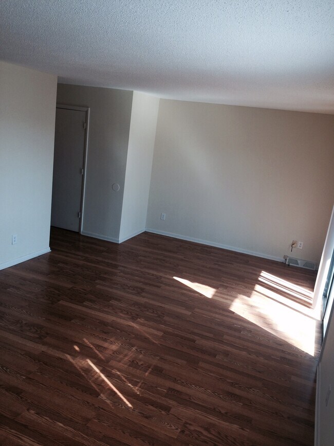 Foto del edificio - 149 E Highland Rd