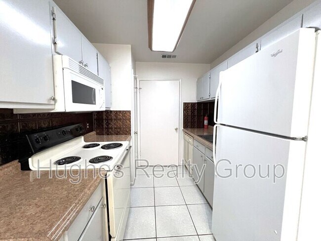 Building Photo - 921 W Tony St