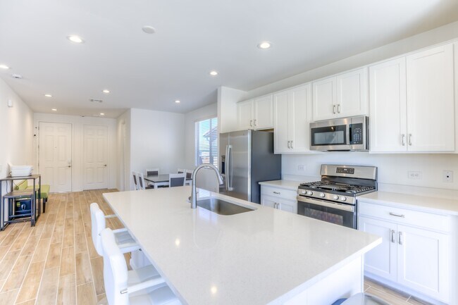 Building Photo - 10135 S Rolling Water Dr